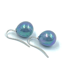 Pearl earrings classic size small in the color petrol blue